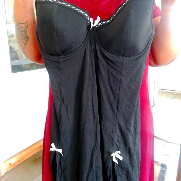 Lingerie - Picture 1 of 3